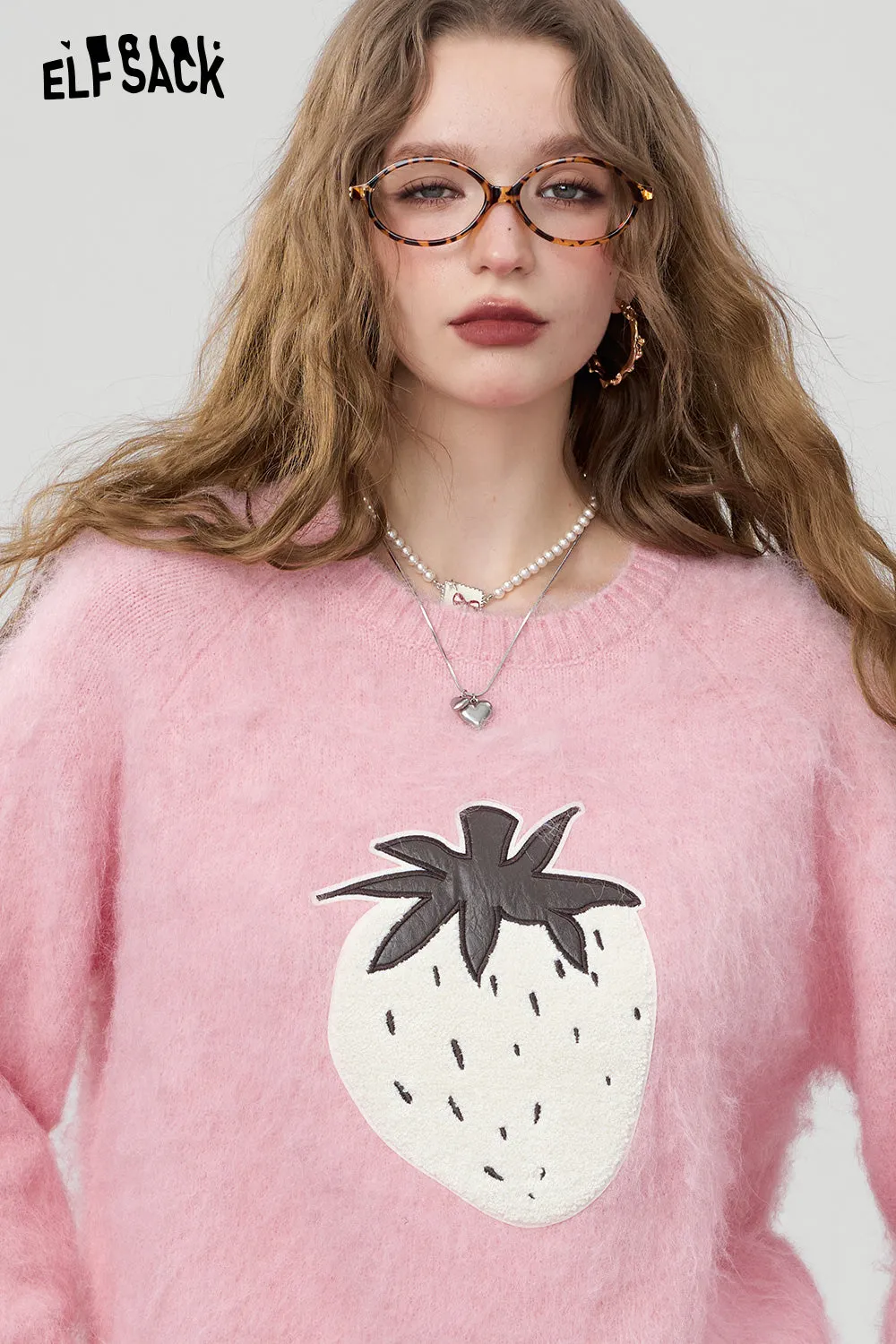 ELFSACK 2024 Winter New Arrivals Loose Soft Warm Pink Strawberry Applique Fluffy Sweater for Women