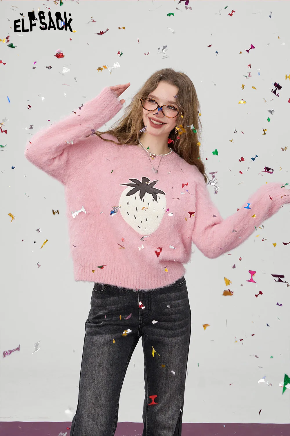 ELFSACK 2024 Winter New Arrivals Loose Soft Warm Pink Strawberry Applique Fluffy Sweater for Women