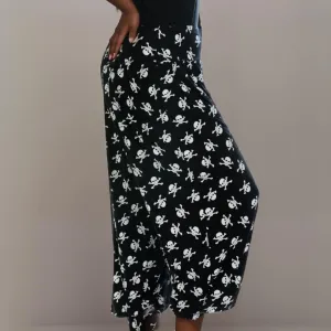 ROCKTHOSECURVES BLACK WHITE SKULL CROSSBONES HAREM PANTS